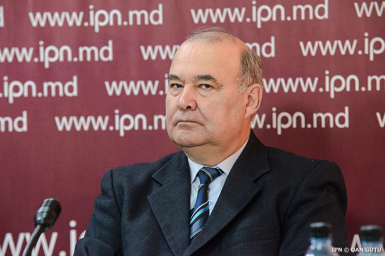 Бывший вице-премьер, политолог Виктор Степанюк.