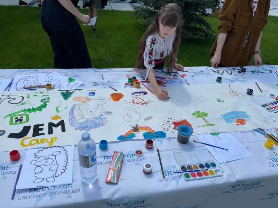 Компания Trans-Oil активно участвует в социальной жизни страны.