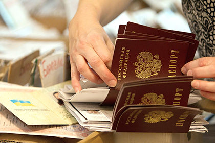 В 2014 году российские паспорта получили около двух миллионов жителей полуострова.