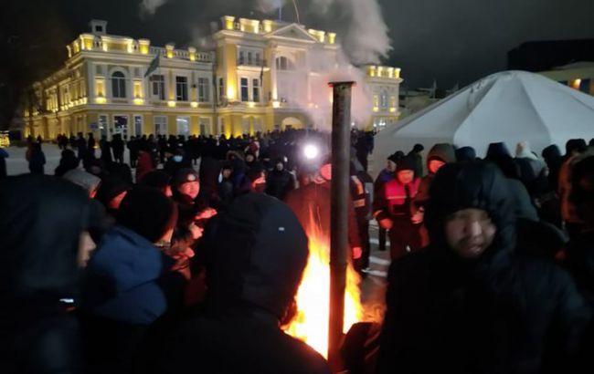 Число задержанных в Алматы участников демонстраций возросло до 2,7 тысяч.