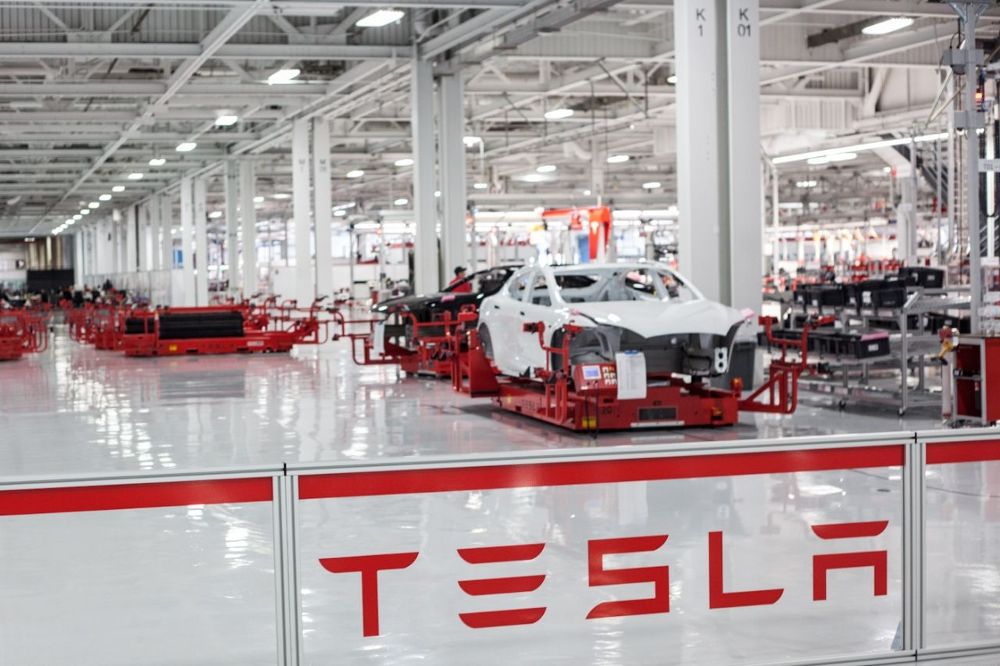 Авария с участием электромобиля компании Tesla Model X произошла 23 марта на трассе Highway 101 в штате Калифорния. 