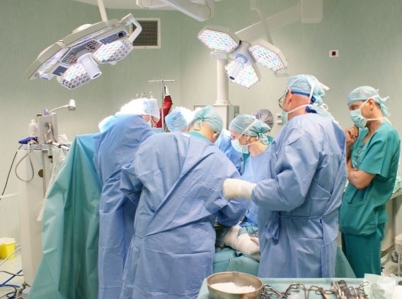 Doi medici de la spitatul raional din Orhei s-au luat la bataie chiar in sala de operatie, in timp ce efectuau o interventie chirurgicala unei femei in varsta de 69 de ani.