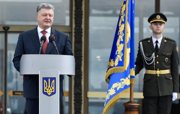 Порошенко назвал придуманную в Москве акцию Бессмертный полк спекуляцией на чувствах людей.