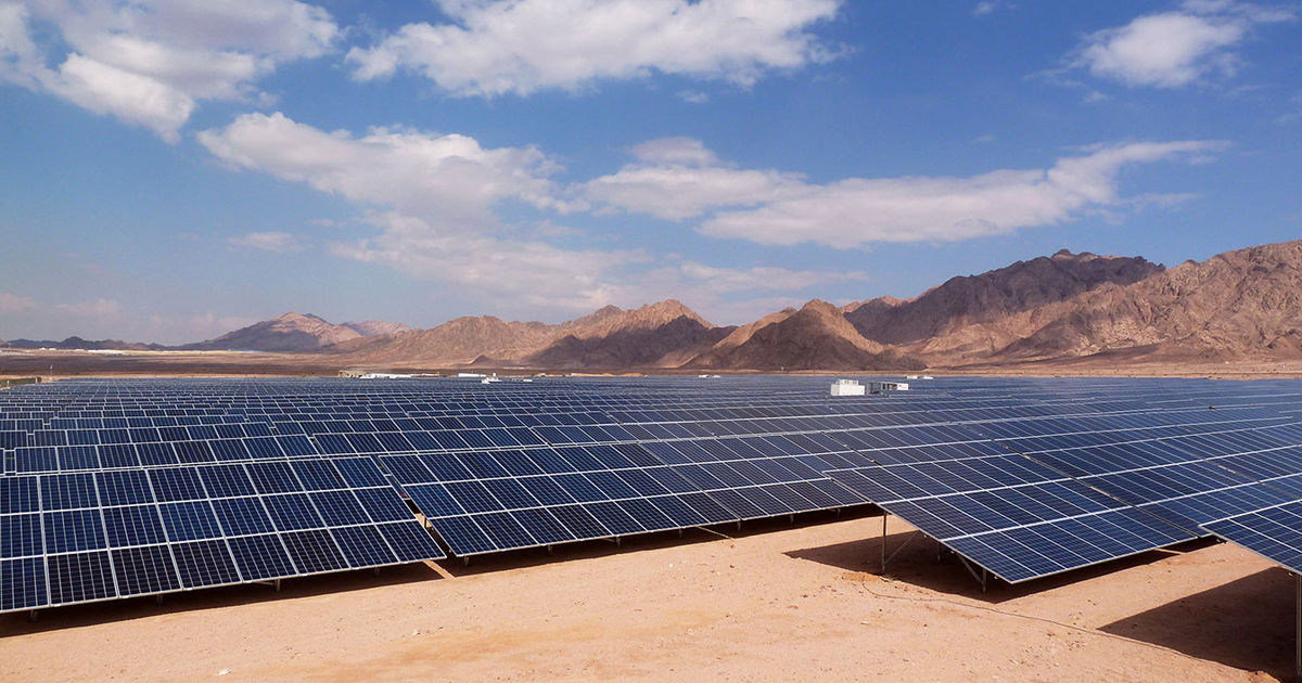Emiratele Arabe Unite au lansat prima centrală solară din lume care funcționează non-stop.