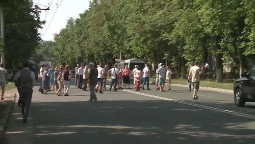 Scandal pe un şantier de construcţie din Capitală. Foto: publika.md