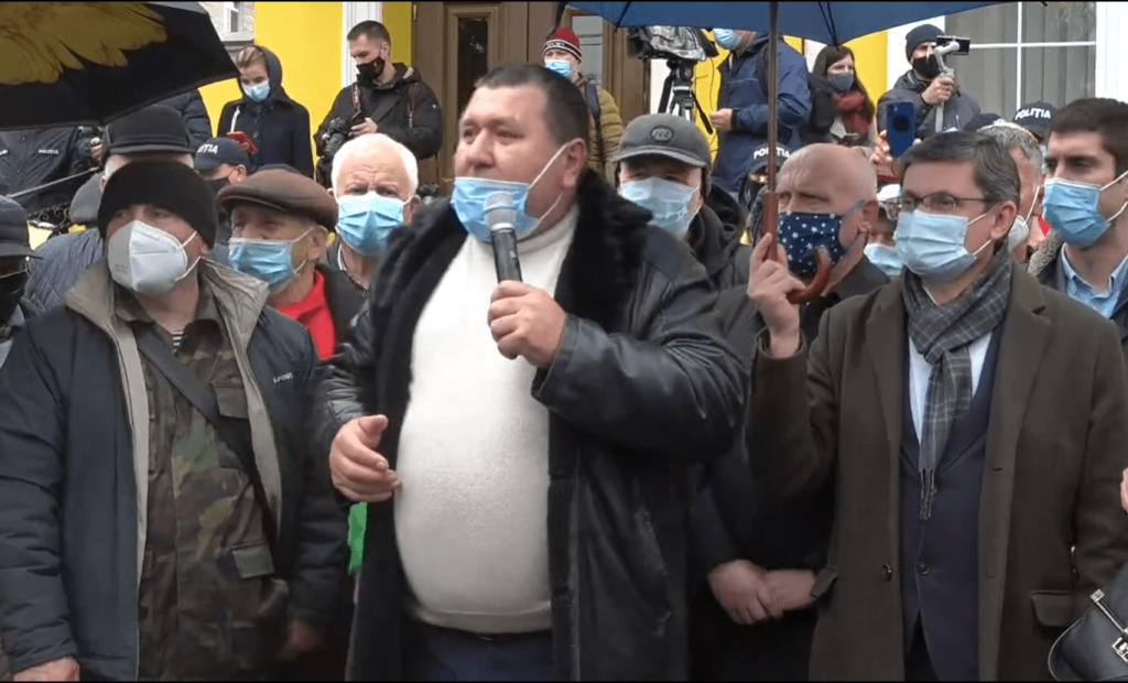 Житель Гагаузии на протесте перед КС: Наши народы пытаются стравить.