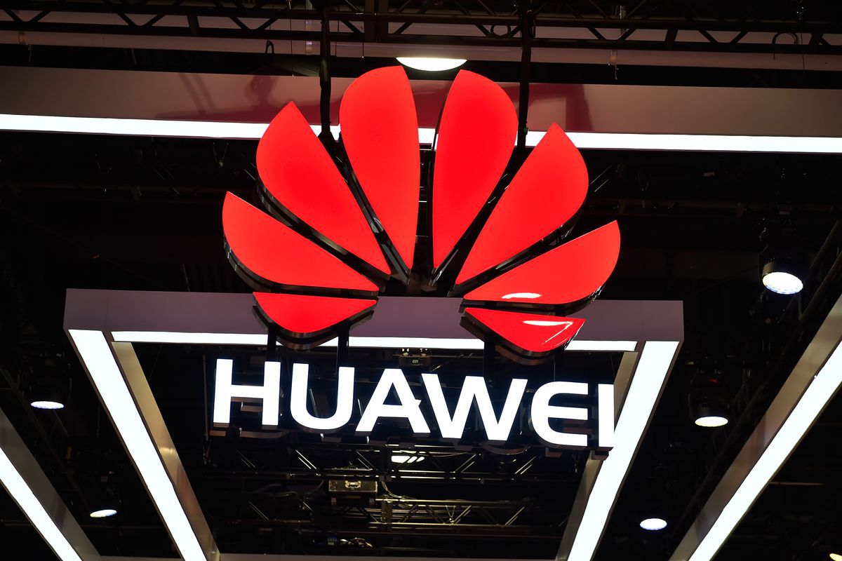 Китайская компания Huawei иронически отреагировала на презентацию флагманской линейки iPhone XS. 
