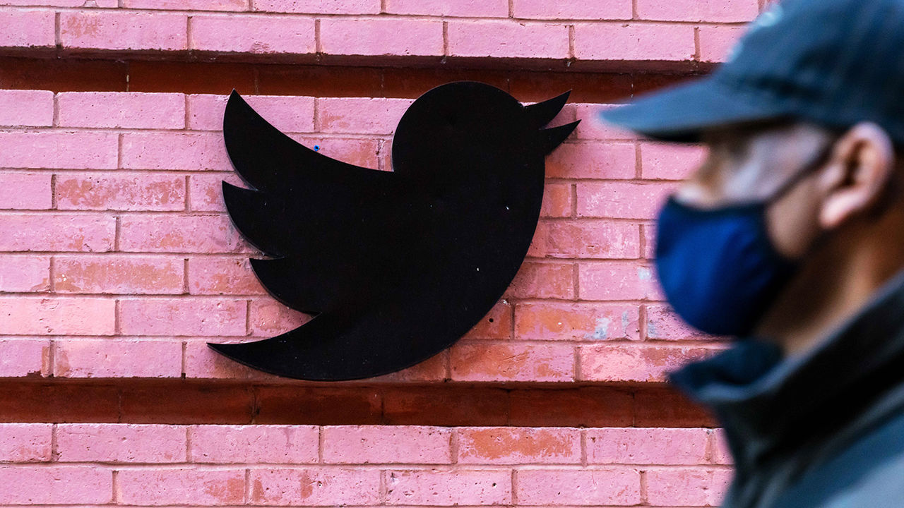 Новый гендиректор Twitter объявил о реорганизации компании.