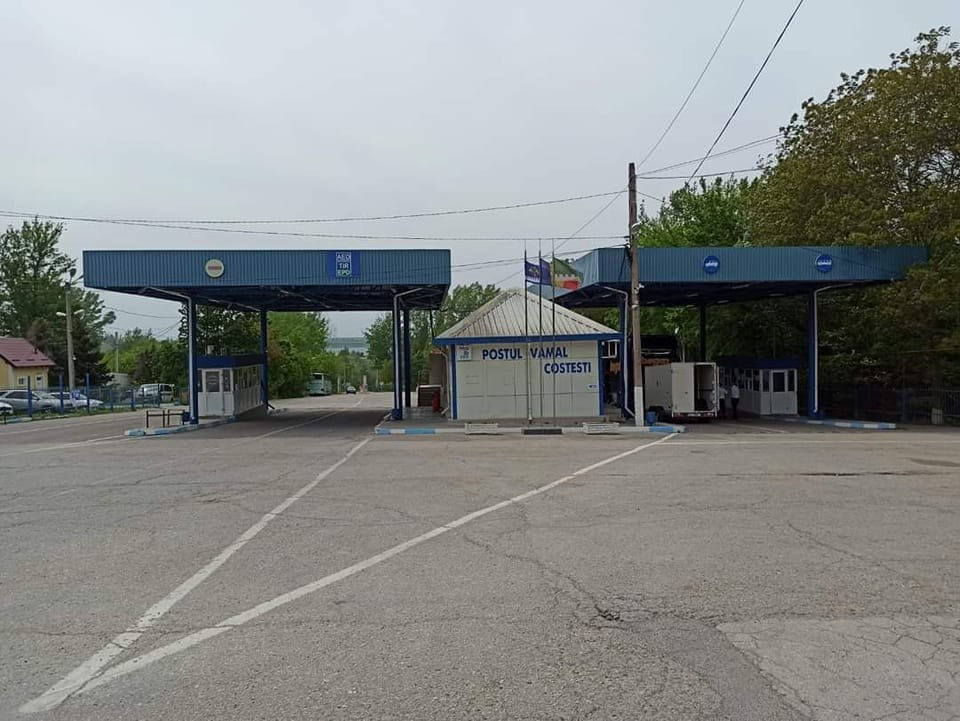 В первой половине дня на КПП Костешть-Стынка затруднено движение.