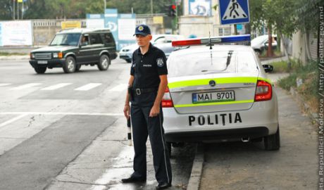 În cazul în care aţi devenit victima  unei infracţiuni, anunţaţi imediat Poliţia la numărul de telefon 902.