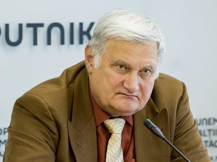 Известный историк Петр Шорников.  