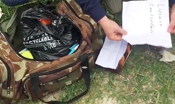 В одной из посылок в автобусе, следовавшем по маршруту Кишинев - Франция, было найдено 70 таблеток среди продуктов питания.
