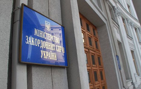 Украина не признает присоединение Автономной Республики Крым и Севастополя к России, как и независимости Республики Крым.
