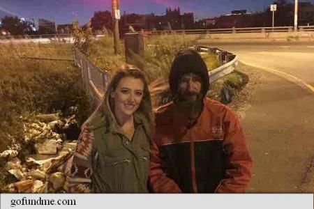 SUA: Un om al străzii care a ajutat o femeie cu ultimii săi bani și-a cumpărat casă în urma donațiilor. Foto: gofundme.com