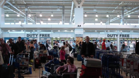 Дипломатов США с семьями заметили по дороге в аэропорт Каракаса.