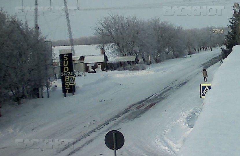 Из-за снега подъездные пути к некоторым населенным пунктам остаются непроходимым.