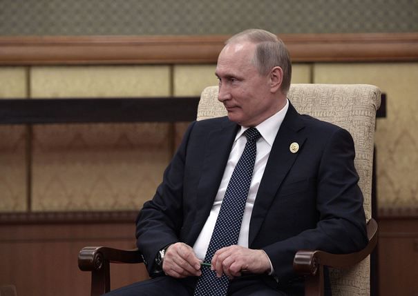 Putin face haz de necazul haosului politic din SUA. 
