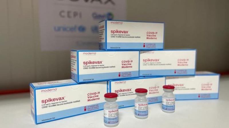 Молдова получила третью партию вакцины Spikevax производства Moderna.
