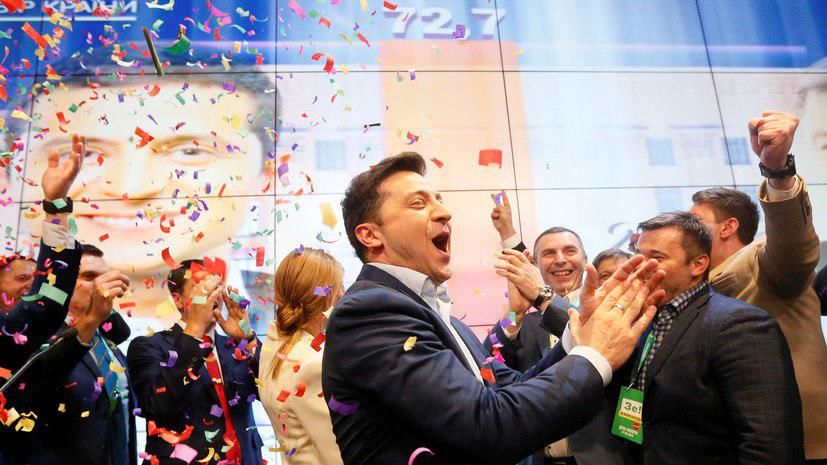 Зеленский, обращаясь к странам постсоветского пространства, призвал посмотреть на Украину.