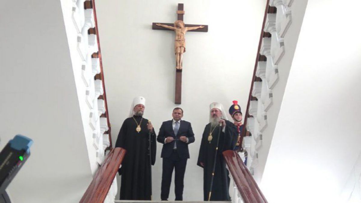 Нэстасе подал в суд на Совет, постановивший, что ему нужно извиниться за установку распятия.