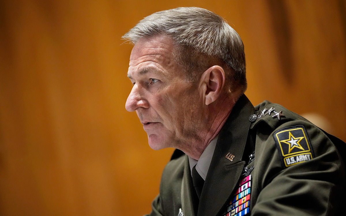 Начальник штаба Армии (Сухопутных войск) США генерал Джеймс Макконвилл.