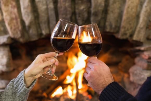 Studiu: Două pahare de vin sau bere pe zi sunt mai sănătoase decât sportul. Foto: Shutterstock