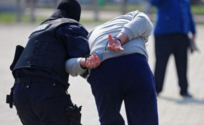 Băiat de 22 de ani a jefuit geanta unei femei de 30 de ani. Foto simbol:bzi.ro