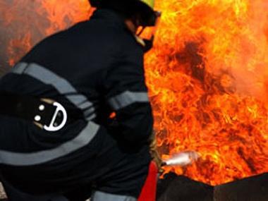 După stingerea incendiului, pompierii au depistat cadavrul carbonizat al unei persoane.