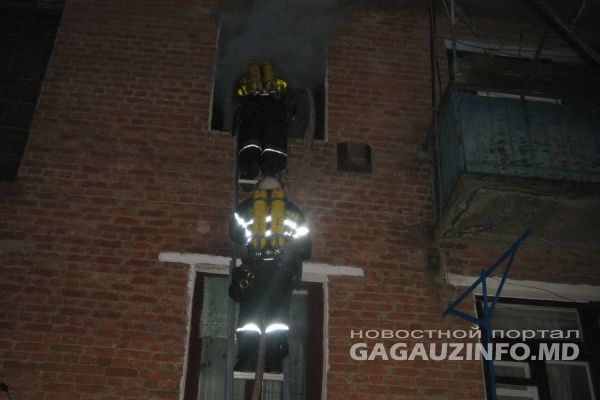В Вулканештах загорелась жилая квартира.
