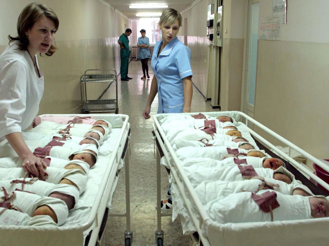 Семья вырастила чужую дочь из-за ошибки в роддоме.