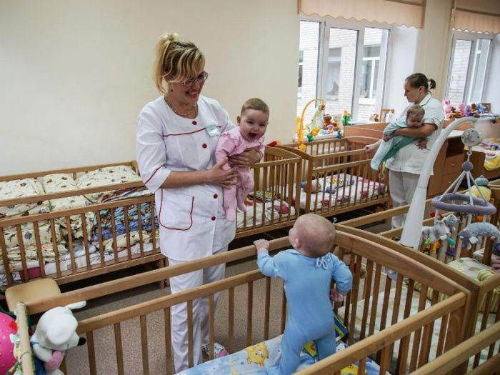 Власти хотят открывать ясли для детей до трех лет, чтобы помочь молодым родителям.