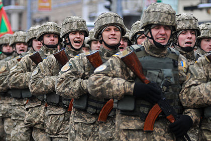 Украинские военные отказались отводить вооружения и поддерживать режим прекращения огня в Донбассе.