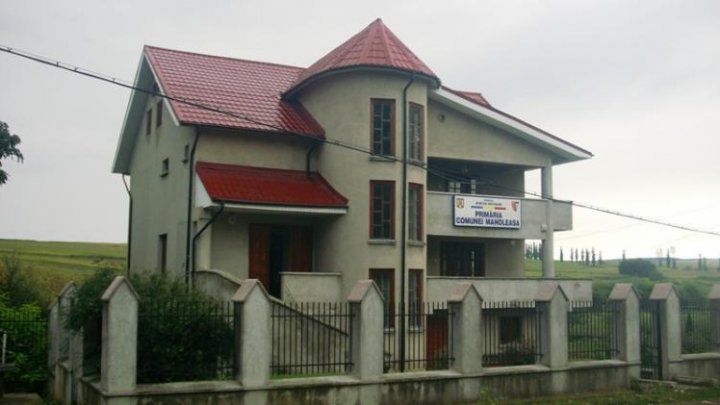 O primărie din România poate rămâne fără sediu din cauza unui divorț