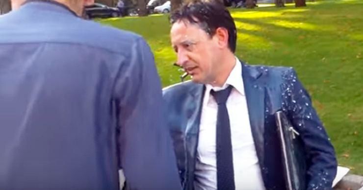 АП рассмотрит дело активиста, облившего молоком экс-министра финансов.