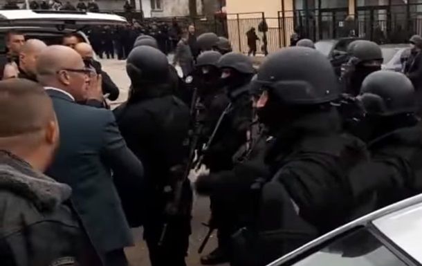 Полиция Косово задержала сербского министра.