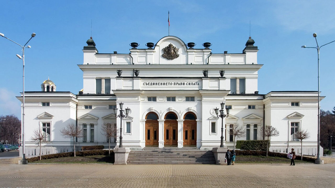 Парламент Болгарии разблокировал поставки военной помощи Украине.