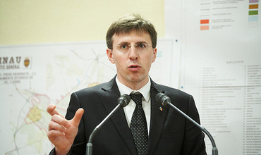 În acest moment, este decisă procedura de organizare a votării pentru inițierea referendumului.