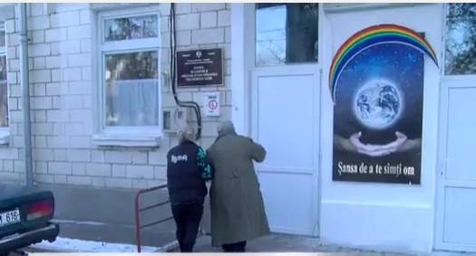 В центре временного размещения не хватает мест.