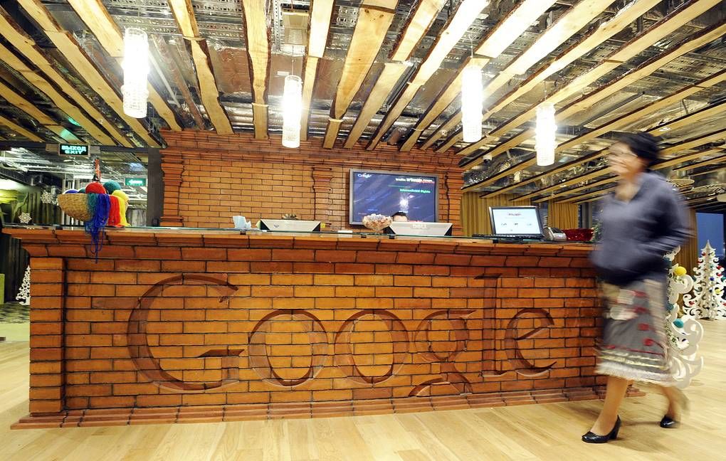 Bloomberg: Google постепенно переводит своих сотрудников с территории России.