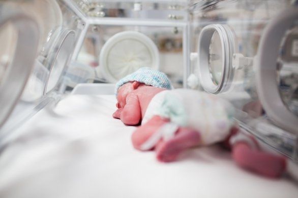 O fetiță născută prematur, la Edinet, a ajuns în stare foarte gravă pentru că felcerul de tură nu a răspuns la telefon. 