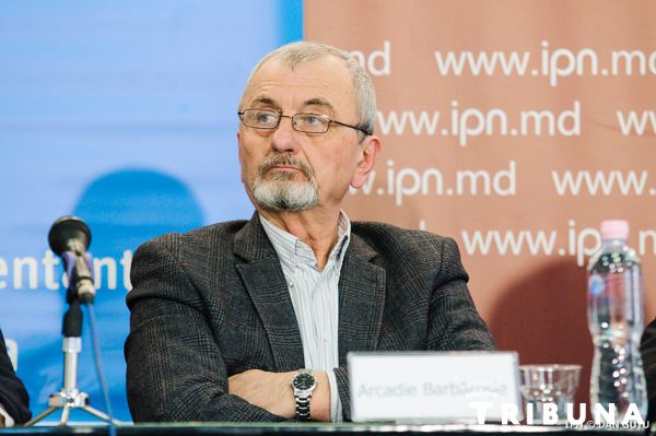 По словам эксперта, гражданское общество могло бы вести диалог с властью на равных.
