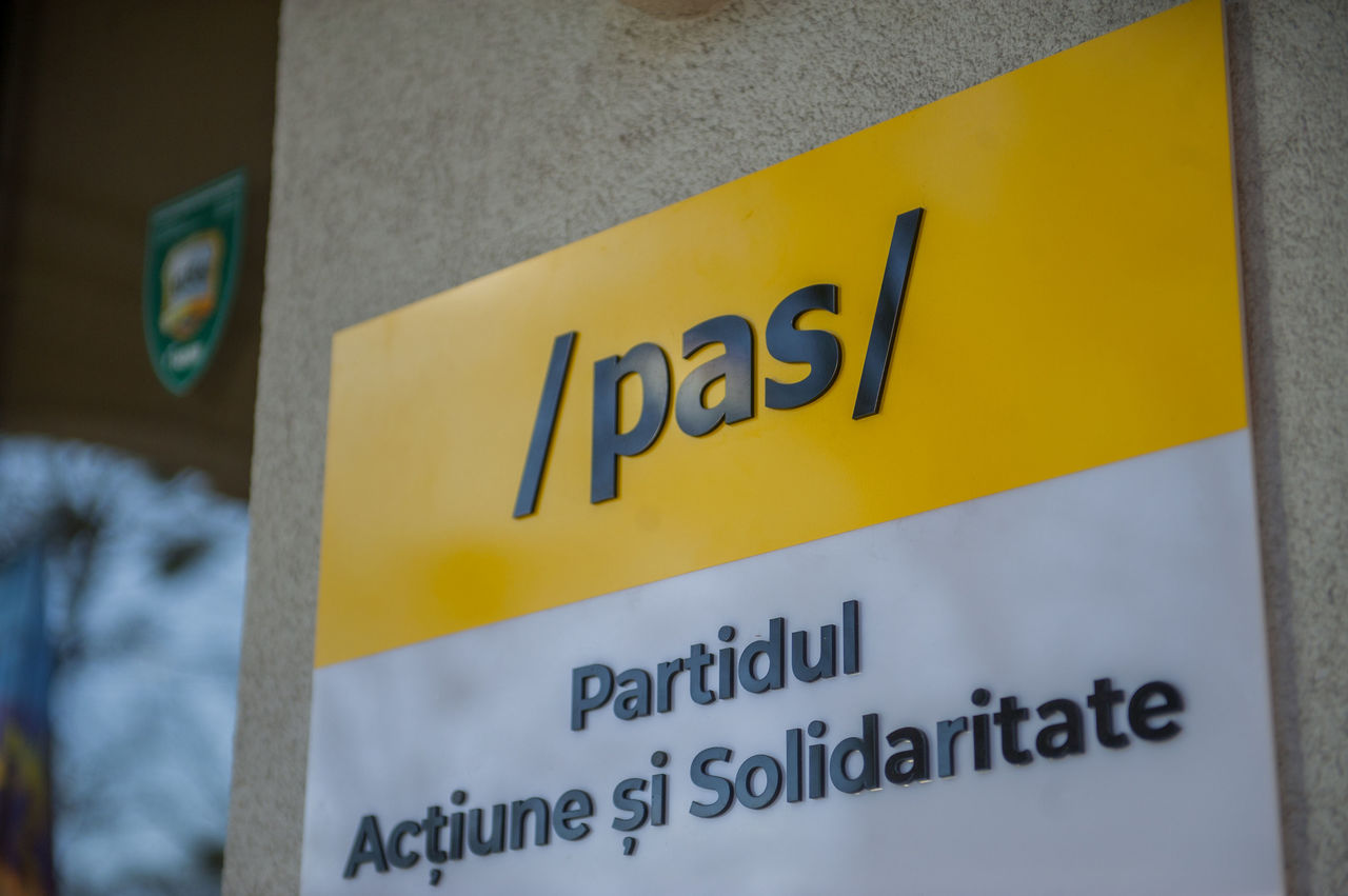Transparency International обвиняет ПДС в попытке подчинить себе НОН. Фото: Point.md.