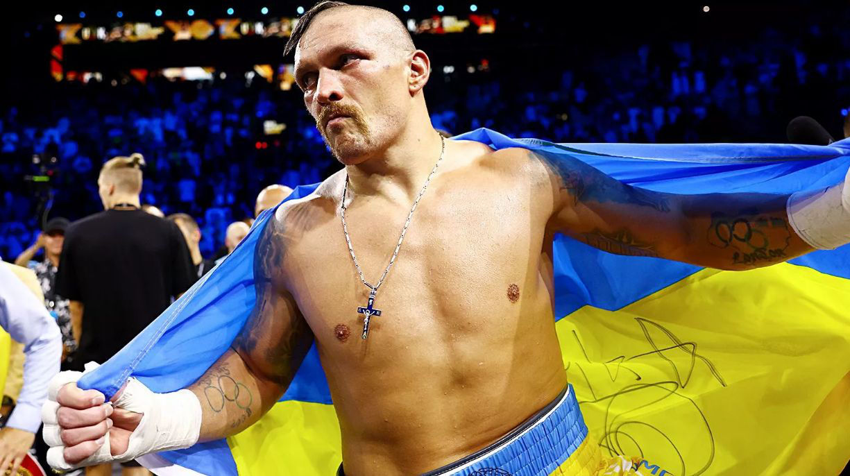 Украинский боксер Александр Усик защитил свой титул в бою с Джошуа.