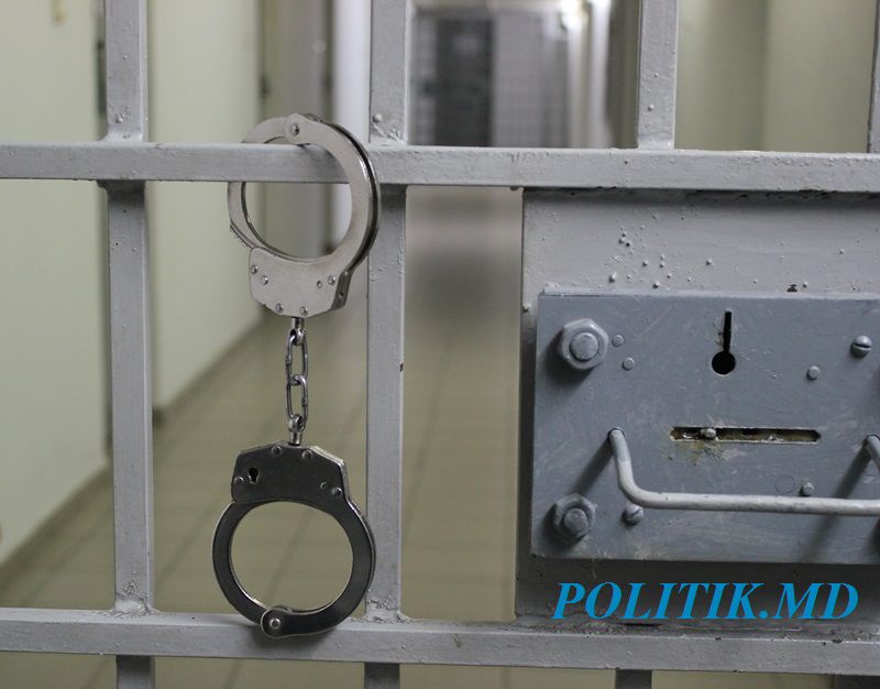 O femeie de 51 de ani din Bălți a fost trimisă după gratii pentru escrocherie şi delapidarea averii străine. Foto: politik.md