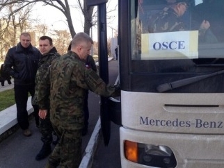 Задержанных отвезли для проверки в здание местного управления Службы безопасности Украины.