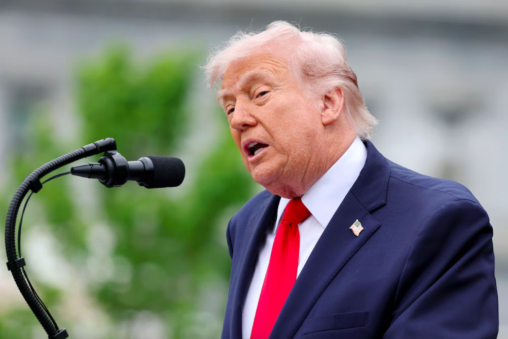 Трамп объявил о росте пошлин на автомобили из ЕС до 25%.