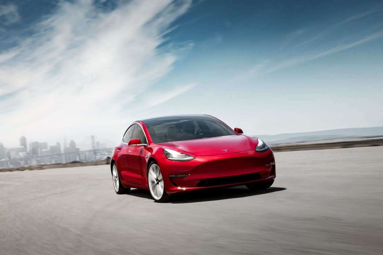 Электрокары Tesla провалили независимые испытания запаса хода.