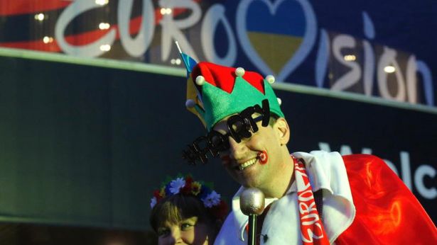 Украина требует возвращения 15 миллионов евро, замороженных Швейцарией.