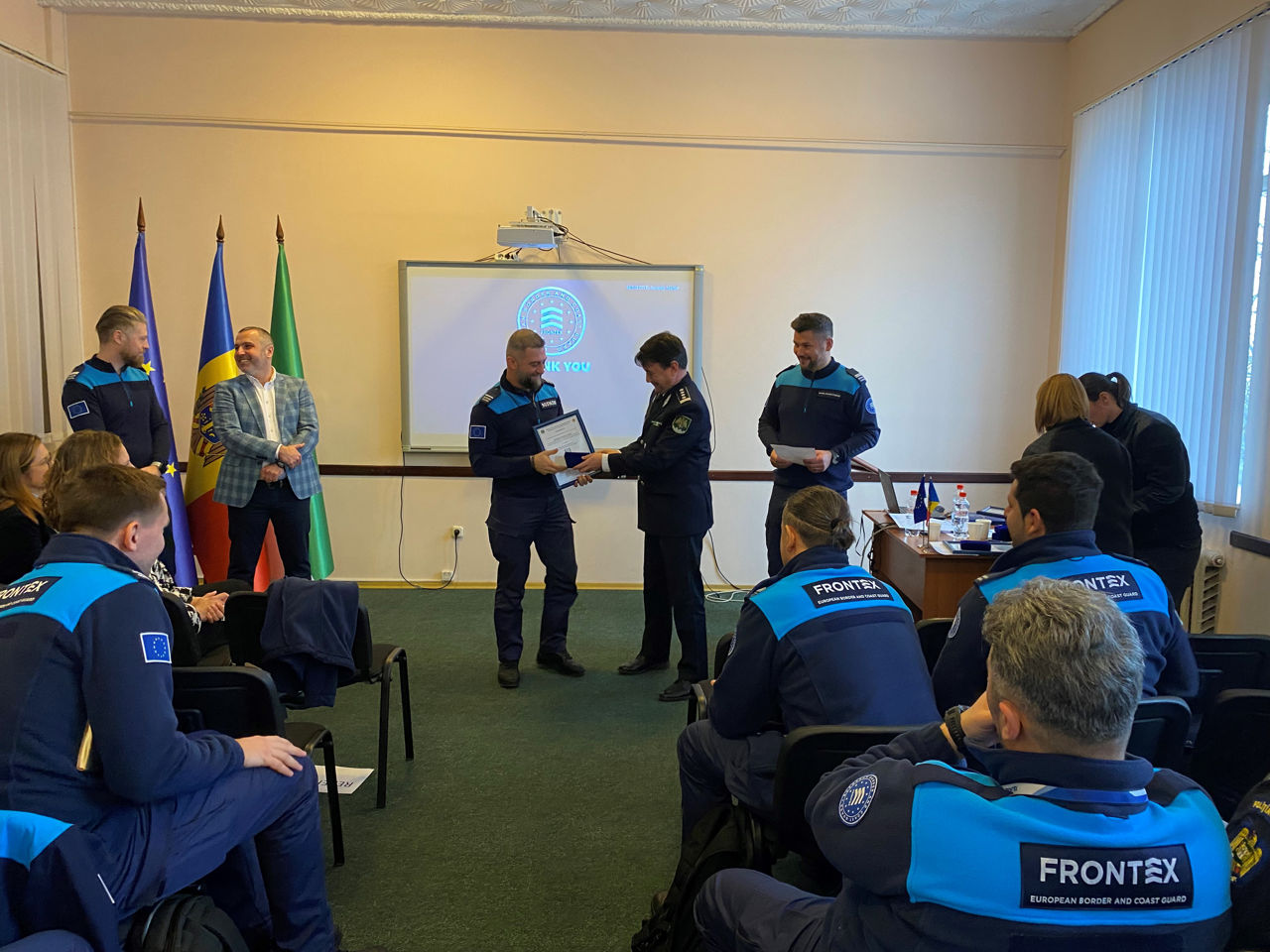 Девять офицеров Frontex награждены знаками пограничной полиции Молдовы.
