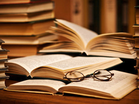 К акции может присоединиться любой человек, который хочет подарить книгу для библиотеки из Дома престарелых.